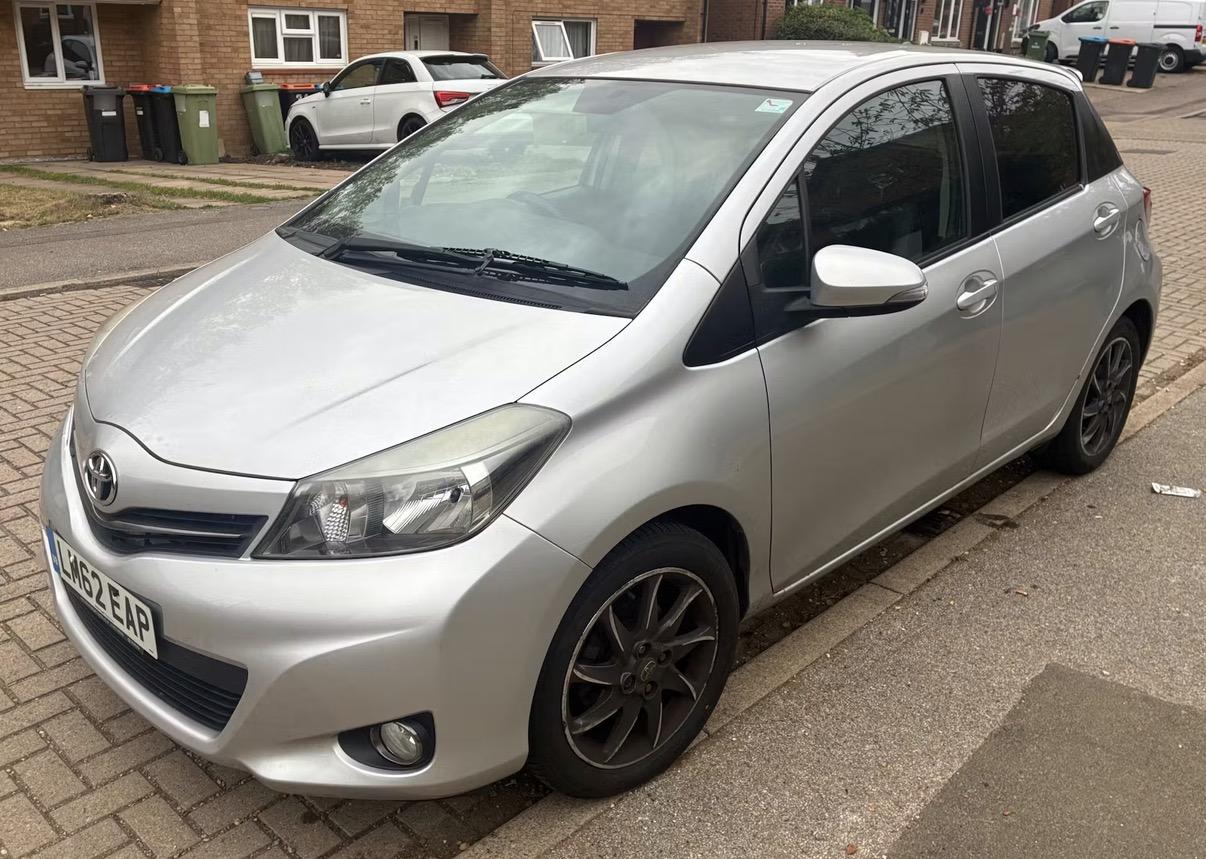 Yaris 2012 Automatic